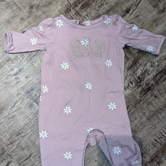 Girls 0-3M GAP LOT. - Picture 6 of 8